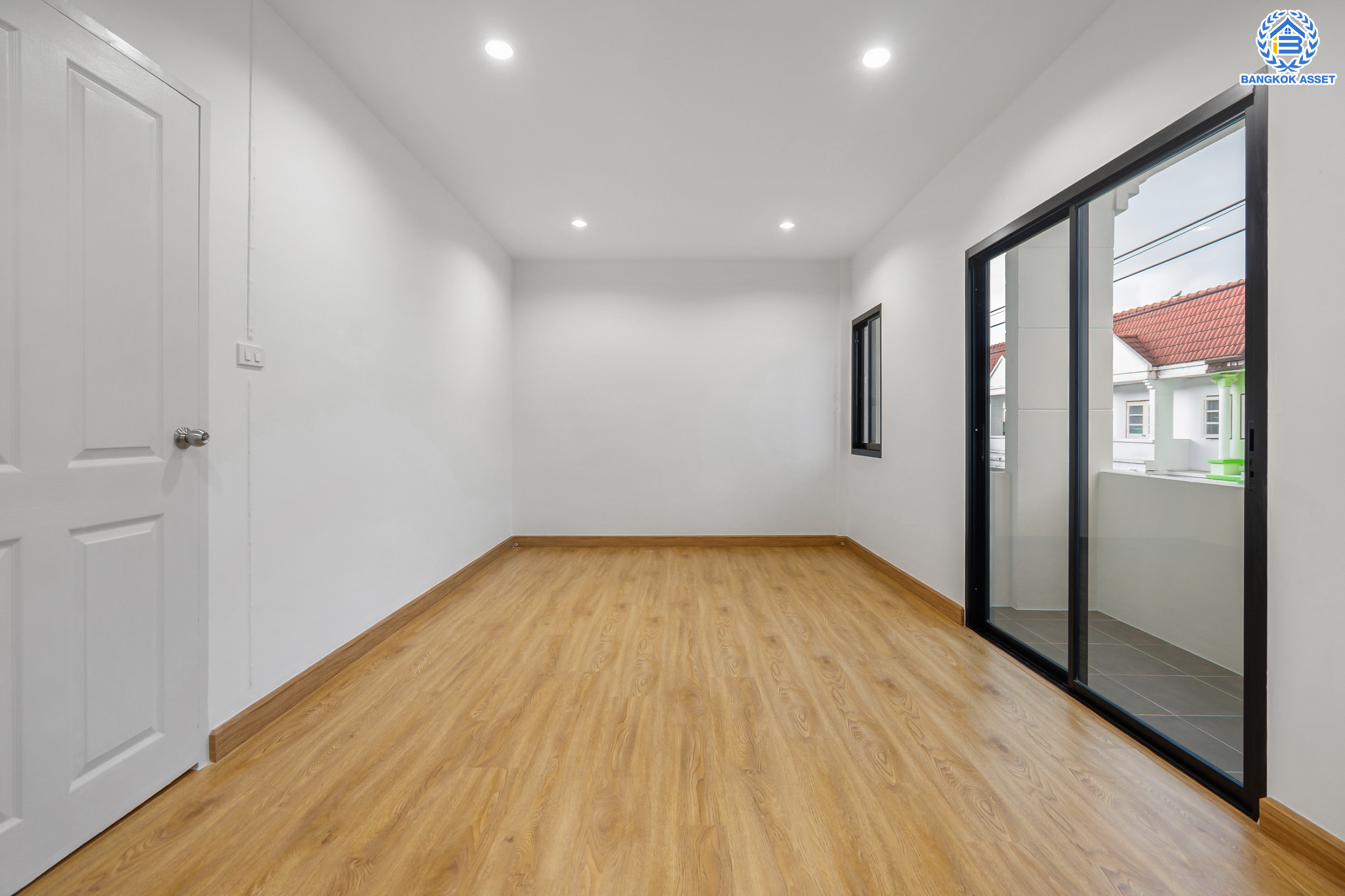 บ้านมือสองตกแต่งใหม่ ม.ซอยเรวดี58 รัตนาธิเบศร์ ทาวน์โฮม 3 ชั้น เนื้อที่ 19 ตร.ว. ฟังก์ชัน 4 ห้องนอน 3 ห้องน้ำ 1 ที่จอดรถ พร้อมตอบโจทย์ทุกการเข้าอยู่ บนทำเลเดินทางสะดวก เข้า-ออก ได้หลายเส้นทาง ใกล้เซ็นทรัลรัตนาธิเบศร์ และรถไฟฟ้าสายสีม่วง "สถานีบางกระสอ"